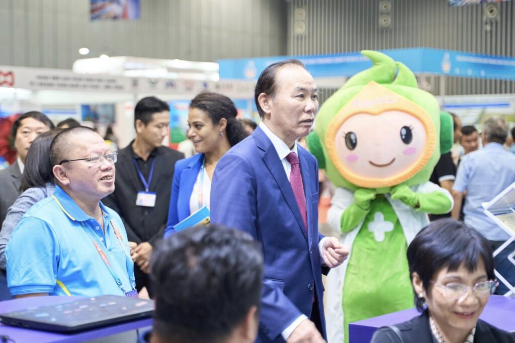 KHÁCH THAM QUAN NÓI GÌ VỀ GIAN HÀNG 𝐀𝐂𝐇𝐀𝐔𝐏𝐇𝐀𝐑𝐌 - 𝐕𝐈𝐍𝐀𝐅𝐈𝐒 𝐄𝐗𝐏𝐎 𝟐𝟎𝟐𝟔 685568256 1556785036062441 1071429638908207104 n
