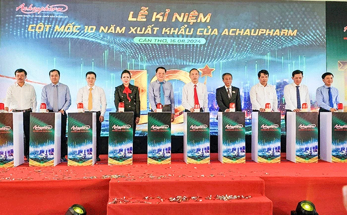 Achaupharm kỷ niệm 10 năm xuất khẩu và đánh dấu đơn hàng thứ 500 sang thị trường Trung Ðông 