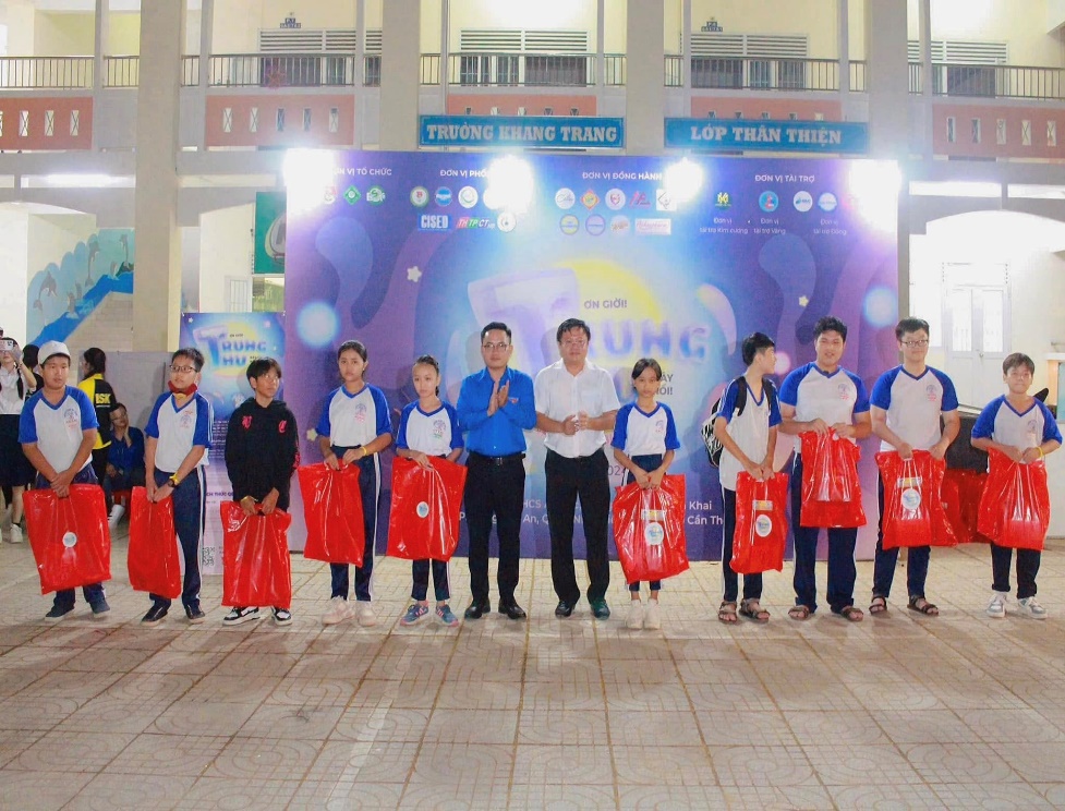 Hoạt động trao quà trung thu